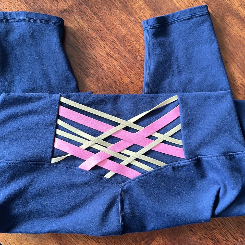 Super cute Fabletics Leggings with matching sports bra